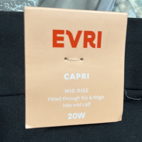 New with tags Size 20 black caprl - Picture 4 of 5